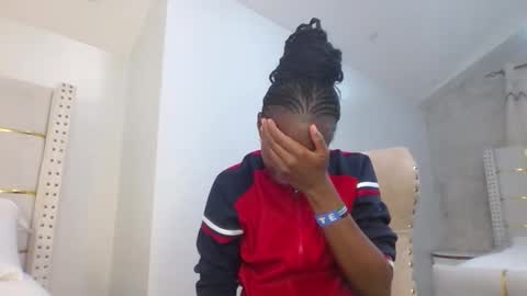 Snapshot of beverlyne5 chatting on November 2025 06:02:02 AM beverly online show from November 2025 06:02:02 AM