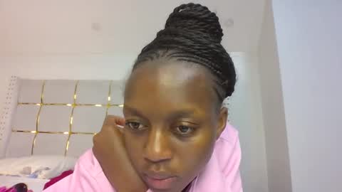 Snapshot of beverlyne5 chatting on November 2025 07:03:01 PM beverly online show from November 2025 07:03:01 PM