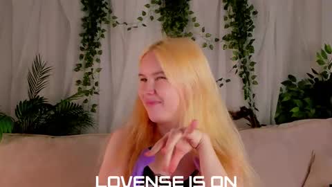 Eliz online show from October 2025 01:53:02 AM