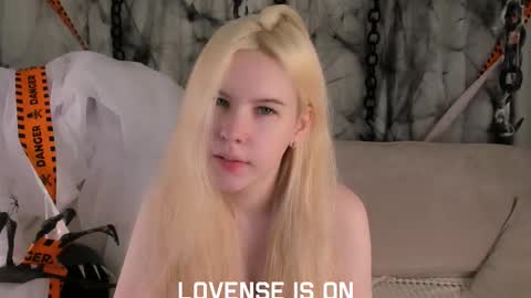 Eliz online show from November 2025 01:05:02 AM