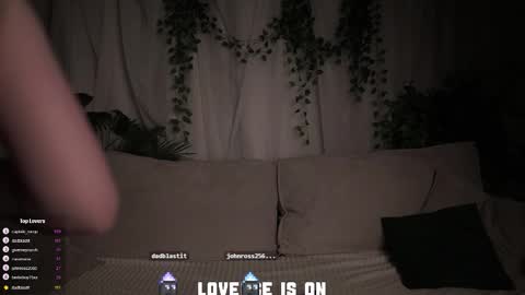 Eliz online show from December 2025 01:24:02 AM