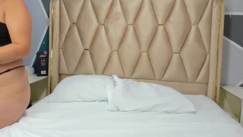 BIANCA Y ALEX online show from January 2026 12:21:01 PM