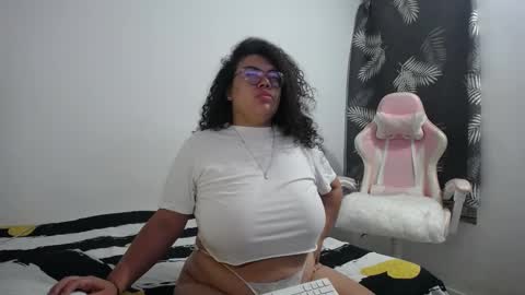 Snapshot of bianca_boobs chatting on February 2025 10:40:01 AM Bianca Tuesday to Sunday from 2am to 6am UTC-5 online show from February 2025 10:40:01 AM