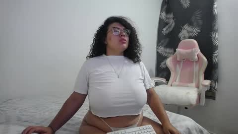 Snapshot of bianca_boobs chatting on February 2025 07:54:02 AM Bianca Tuesday to Sunday from 2am to 6am UTC-5 online show from February 2025 07:54:02 AM