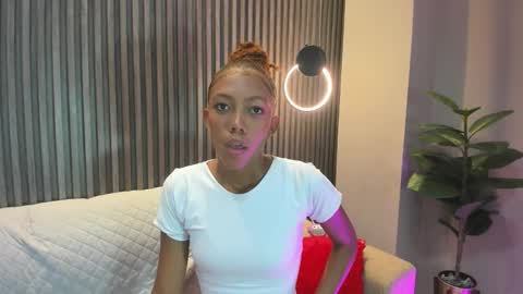 biancaa__18 online show from October 2025 11:38:01 AM