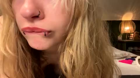 Ellie  online show from March 2026 01:32:02 AM