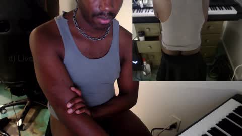 Snapshot of bicepsandfrot chatting on March 2025 12:01:02 PM BicepsandFrot online show from March 2025 12:01:02 PM