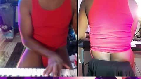 Snapshot of bicepsandfrot chatting on November 2025 03:07:01 AM BicepsandFrot online show from November 2025 03:07:01 AM