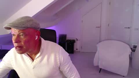 Bickel online show from November 2025 02:12:02 AM