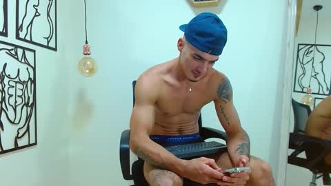 Big valentinHunk online show from December 2025 01:58:01 AM