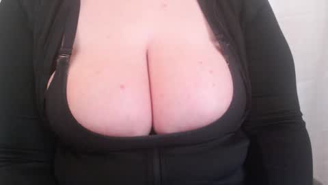 bigbittiesandfun online show from February 2025 09:10:01 PM