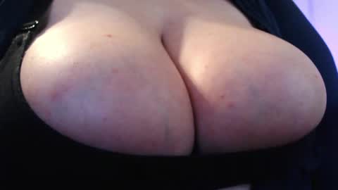 bigbittiesandfun online show from April 2026 11:40:02 PM
