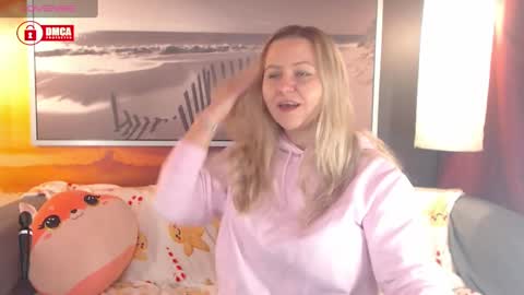 Snapshot of bigboobsarri chatting on December 2024 08:12:01 AM BigBoobsArri online show from December 2024 08:12:01 AM