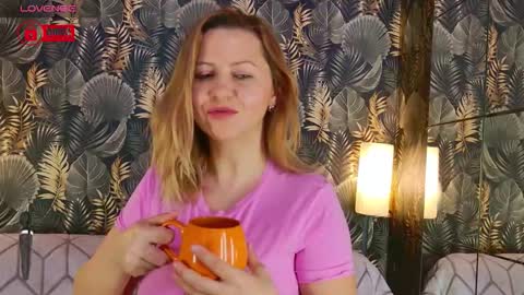 Snapshot of bigboobsarri chatting on February 2026 02:44:01 AM BigBoobsArri online show from February 2026 02:44:01 AM