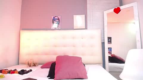 Mia online show from December 2024 02:35:02 PM