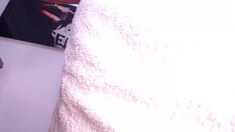 Mia online show from February 2025 10:20:02 PM