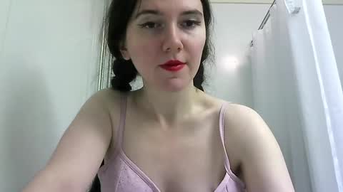 Isabella online show from September 2025 07:50:02 PM