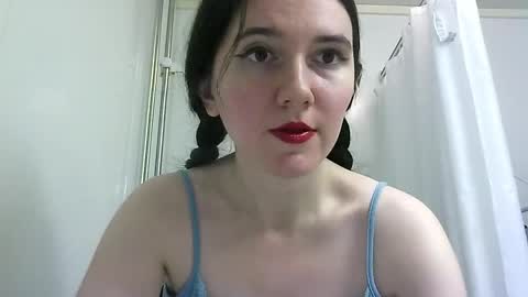 Isabella online show from October 2025 08:28:01 PM