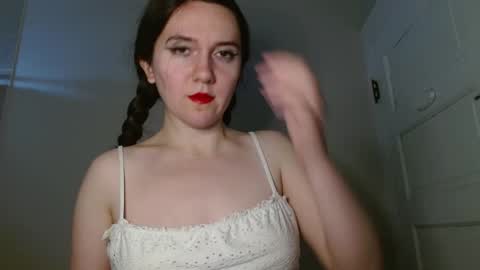 Isabella online show from November 2025 12:38:02 PM