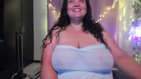 Snapshot of bigcloe chatting on April 2026 04:06:01 AM Cloe online show from April 2026 04:06:01 AM