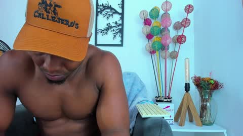 Snapshot of bigcock_latin01 chatting on January 2025 03:39:01 AM sexy muscle online show from January 2025 03:39:01 AM