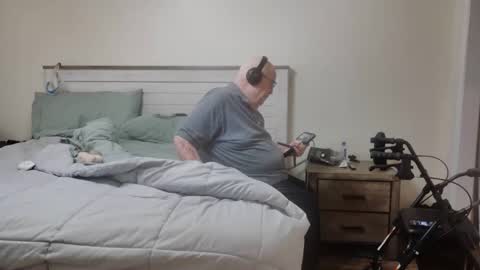 Snapshot of bigcraig123 chatting on December 2025 04:00:01 PM Craig online show from December 2025 04:00:01 PM