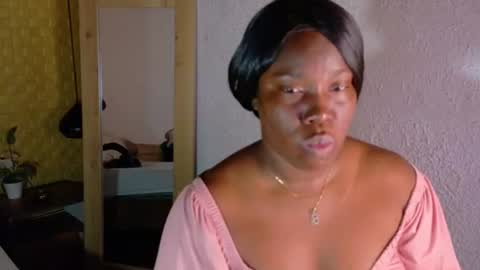bigroundbooty_ online show from June 2026 01:57:01 PM