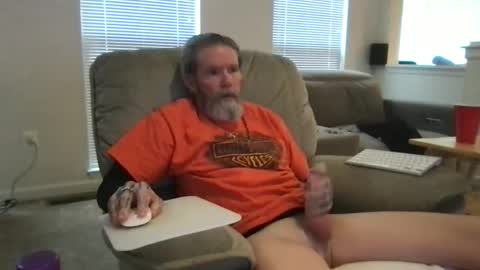 Snapshot of bigwhitedickdaddy69 chatting on December 2025 01:18:02 PM Bigwhitedickdaddy and BabyCakes online show from December 2025 01:18:02 PM