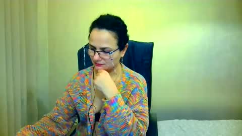 Snapshot of bililay chatting on January 2025 09:30:01 PM DOM NIKA online show from January 2025 09:30:01 PM