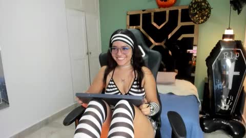 Billie online show from October 2025 07:03:02 PM