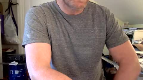 Snapshot of bisonbar chatting on March 2026 05:12:01 PM BisonBar online show from March 2026 05:12:01 PM