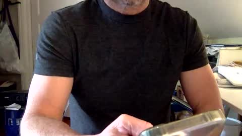 Snapshot of bisonbar chatting on April 2026 07:12:02 PM BisonBar online show from April 2026 07:12:02 PM