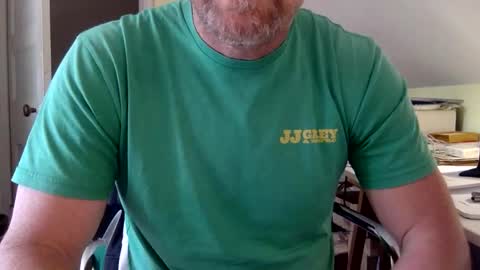 Snapshot of bisonbar chatting on April 2026 08:03:02 PM BisonBar online show from April 2026 08:03:02 PM