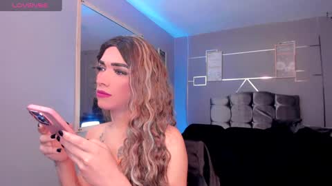 Snapshot of bitch_capelli chatting on January 2025 03:43:01 AM .. .. online show from January 2025 03:43:01 AM