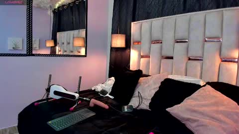 Snapshot of bitch_capelli chatting on February 2025 03:08:01 AM .. .. online show from February 2025 03:08:01 AM