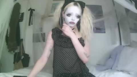 Snapshot of bl0odsyring3 chatting on October 2025 07:10:02 PM vampire fang online show from October 2025 07:10:02 PM