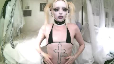 Snapshot of bl0odsyring3 chatting on February 2026 11:01:01 PM vampire fang online show from February 2026 11:01:01 PM