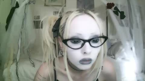 Snapshot of bl0odsyring3 chatting on February 2026 10:21:01 PM vampire fang online show from February 2026 10:21:01 PM