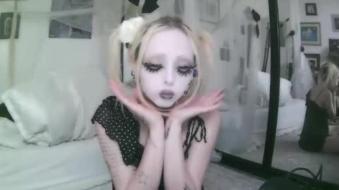 Snapshot of bl0odsyring3 chatting on March 2026 06:36:01 PM vampire fang online show from March 2026 06:36:01 PM