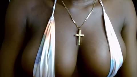 Snapshot of black_ebonyqueen chatting on September 2025 08:27:01 AM Esthy online show from September 2025 08:27:01 AM