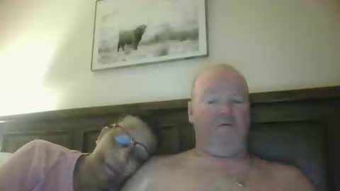 Snapshot of black_n_white4 chatting on December 2024 10:25:01 AM black_n_white4 online show from December 2024 10:25:01 AM