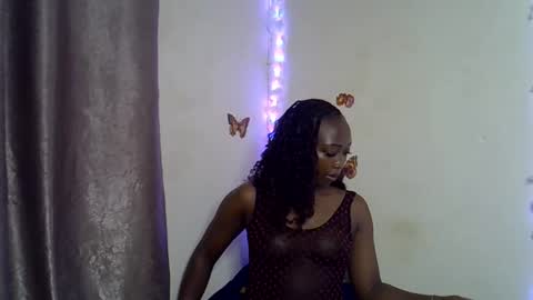 Snapshot of black_rosey chatting on November 2025 03:33:01 PM veraa online show from November 2025 03:33:01 PM
