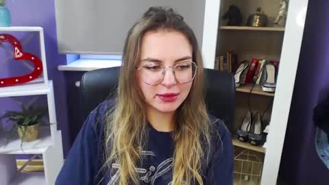 Z O E Y online show from December 2024 10:49:02 AM