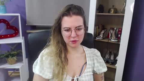 Z O E Y online show from January 2025 05:22:02 AM