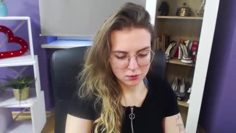 Z O E Y online show from January 2025 09:02:01 AM