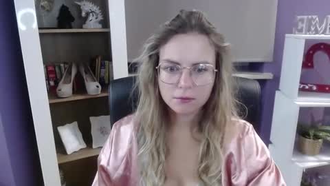 Z O E Y online show from September 2025 04:27:02 AM