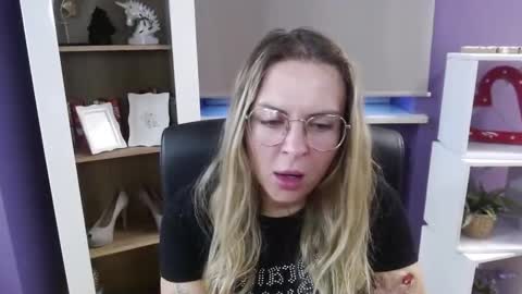 Z O E Y online show from October 2025 05:15:01 AM