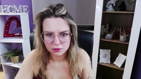 Z O E Y online show from December 2025 05:39:02 AM