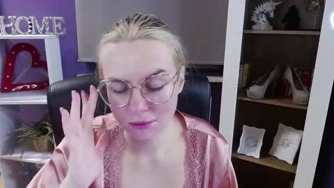 Z O E Y online show from February 2026 05:27:02 AM