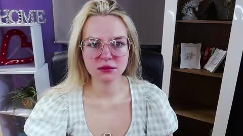 Z O E Y online show from February 2026 05:46:02 AM